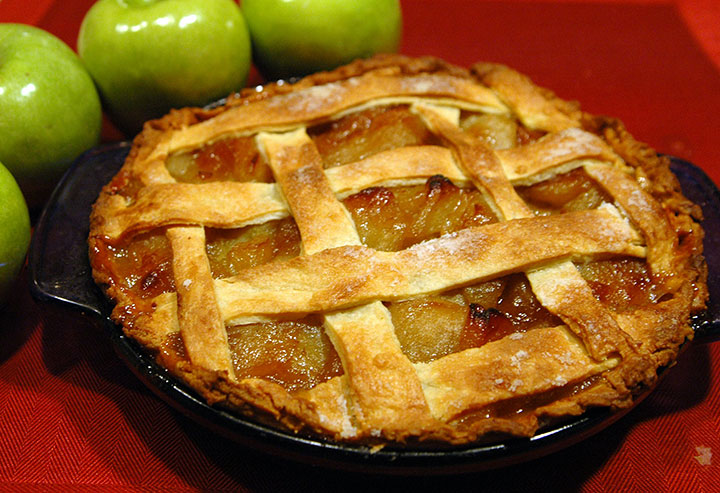 Пирог с грушами и яблоками